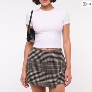 A&F Mid Rise Plaid Skort